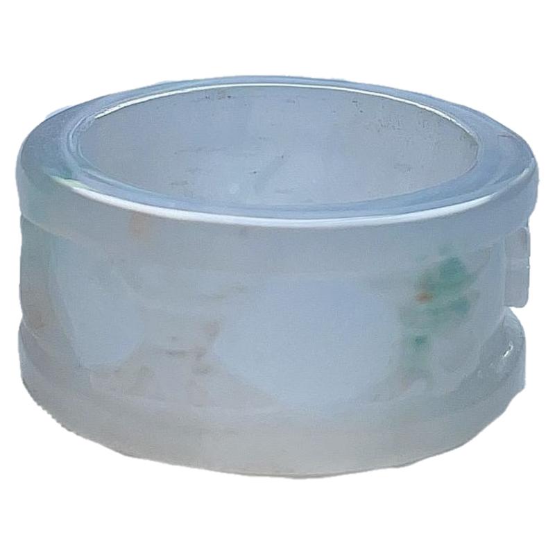 天然翡翠宽边戒指乳白飘绿洒金