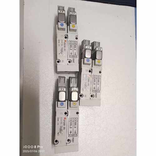在线议价原装全新SMC电磁阀SY5245-5FU，无包装