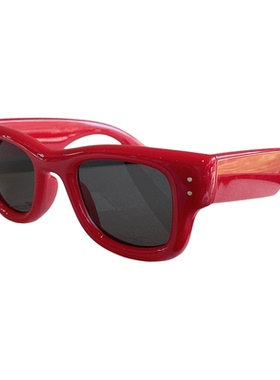 复古学院风红色方形防紫外线墨镜