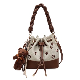 高级感小众包包女2026新款秋冬百搭撞色斜挎包时尚超火手提水桶包