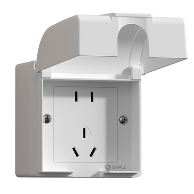 86型浴室明装插座防水盒一体五孔