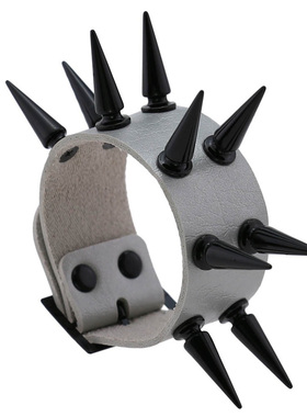 黑色铆钉皮质朋克手环