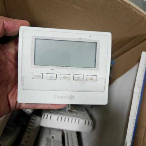 咨询后拍Control4老款温控器，收到的。实物拍摄，功能不知，当配