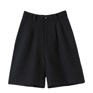 晚白2025秋冬新款时髦洋气时尚毛呢裙裤短款休闲配靴子黑色短裤女