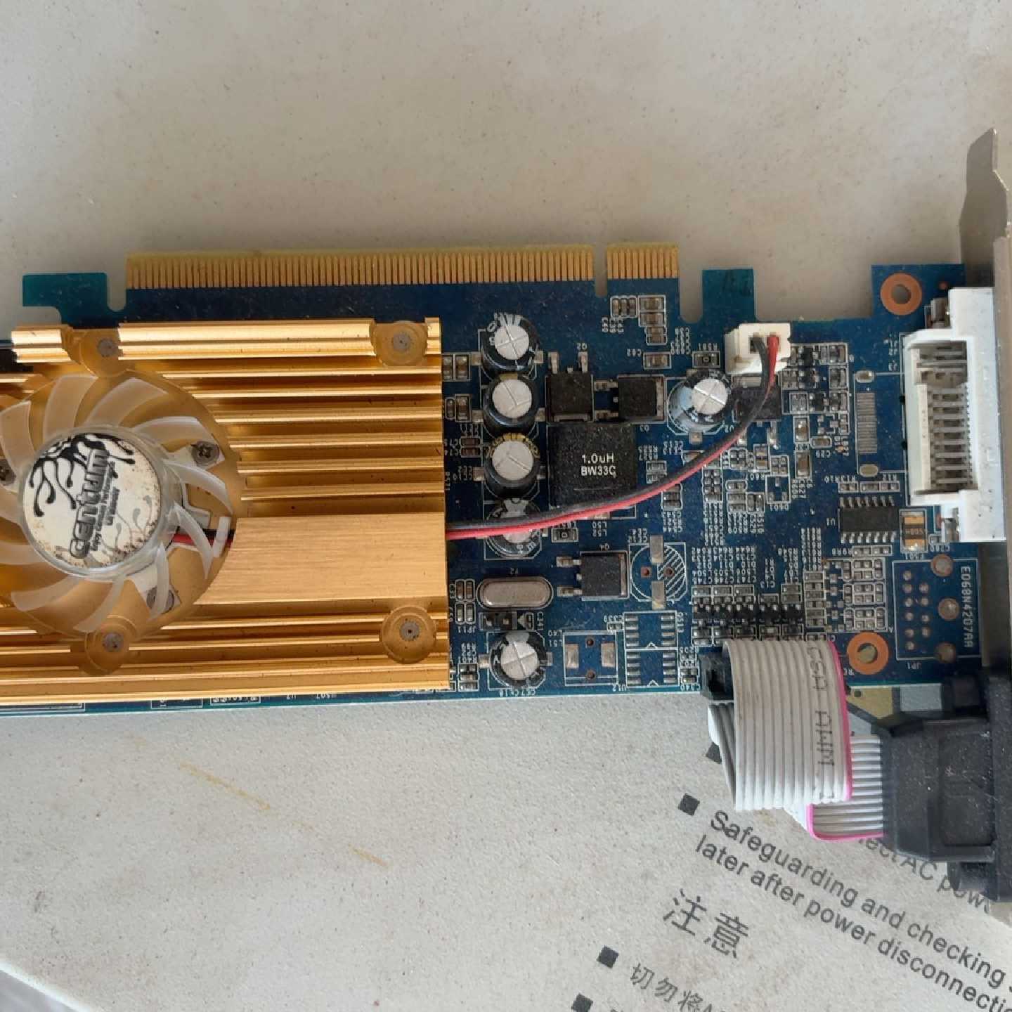 议价GF8400GS/256M PCI 老接口显卡、有两个