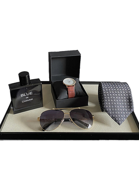 意式风衣帽间手表太阳镜软装饰品