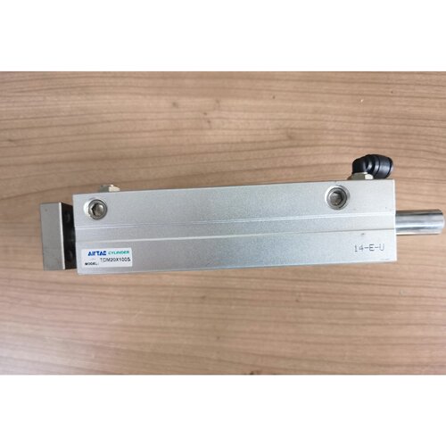 议价亚德客三轴气缸型号TCM20X100S成色很好实物拍摄维修