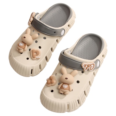 2025新款可爱卡通洞洞鞋男女孩外穿防滑静音轻便包头凉拖鞋沙滩鞋