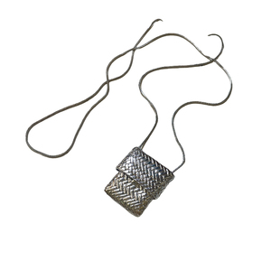 银色编织小包包钛钢长款项链女轻奢古着小众挂脖配饰高级感毛衣链