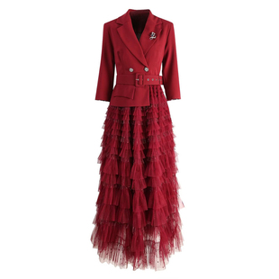 2026年春夏新款优雅红色西装领连衣裙女收腰网纱蛋糕裙高级感轻奢