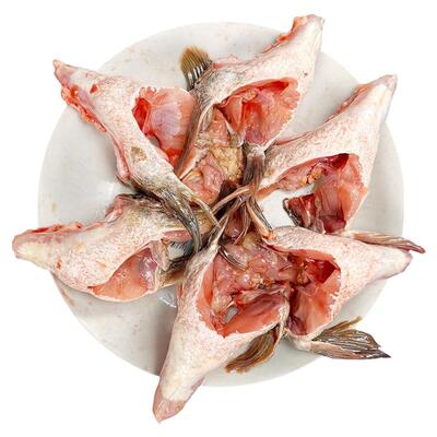 新鲜鱼下巴现杀现取鱼鳍鱼翅鱼块