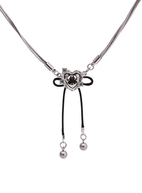 时髦金属感银色爱心项链