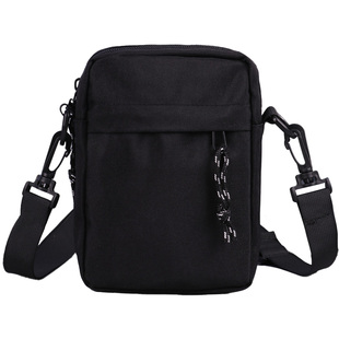 斜挎包男高级感男士手机包男款单肩包出行小背包大容量牛津布休闲