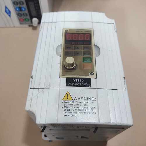 溢价-1.5KW变频器220VYT880变频器，实物全方位