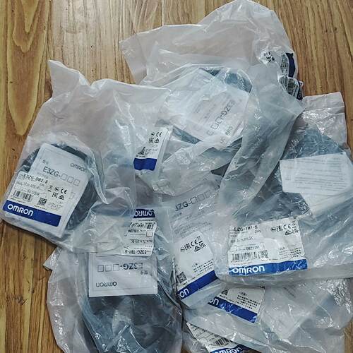 溢价-传感器E3ZG-D82-S,共2pcs