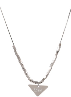 三角字母吊坠项链女轻奢小众锁骨链高级设计感ins嘻哈钛钢配饰潮