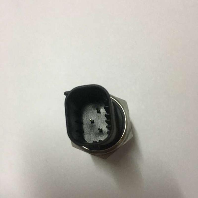 适用于重汽曼MC11曼机油燃油压力传感器T7H牵引车202V27421-0263