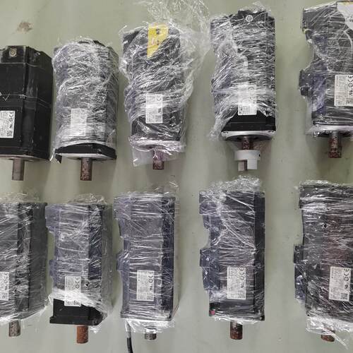 溢价-SGMJV-04ADL2C，安川伺服电机400w，件