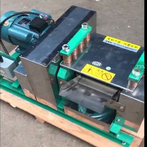 甘蔗压榨机全自动甘蔗榨汁机半T大型电动设备蔗糖汁机厂家供应