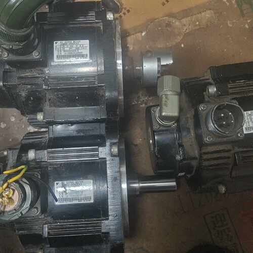 询价-安川伺服电机09ADC61，0.85W，200V6.9A，数