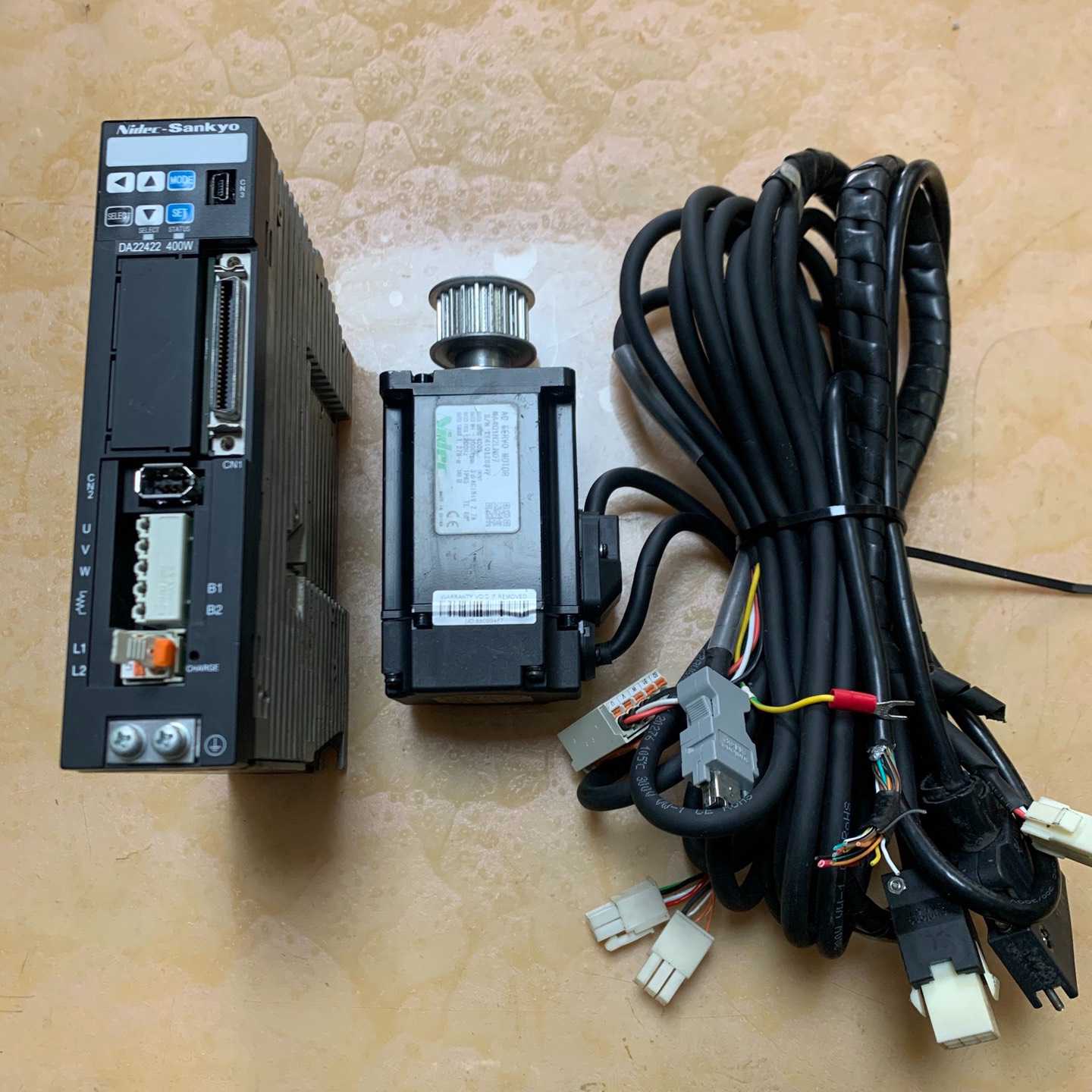 DA22422三协伺电机驱动器、连接线一套，400W—议价 - 实物图