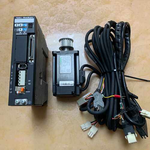 DA22422三协伺电机驱动器、连接线一套，400W—议价