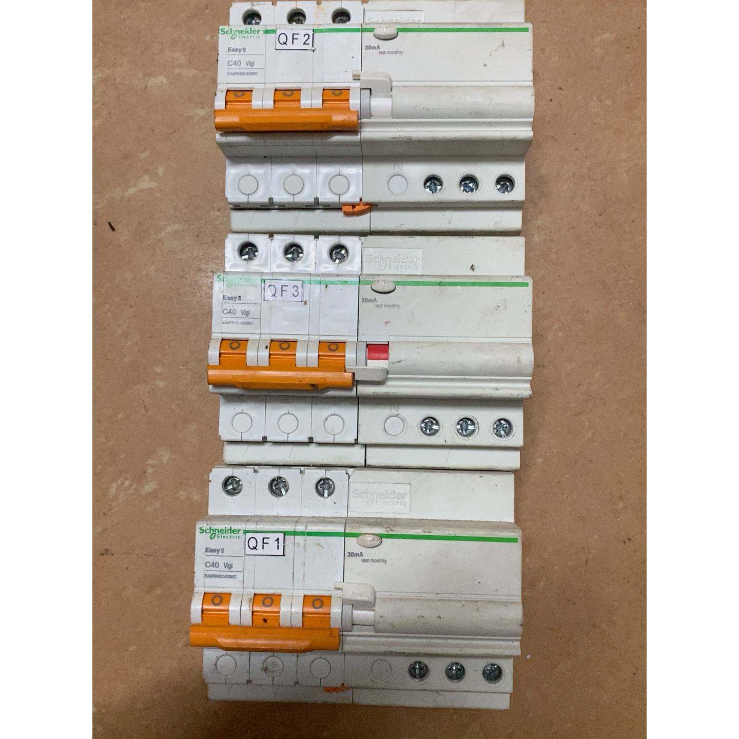在线议价施耐德EA9漏电保护器C40A拆机货,三个，