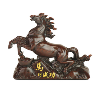 2026新款马到成功汽车内摆件车载香水中控台男士本命年生肖装饰品