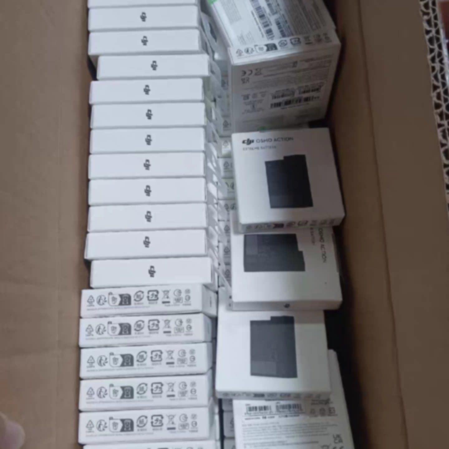 议价大疆原装正品，大疆osmo action3/4耐寒长续航电池，充电管家图片