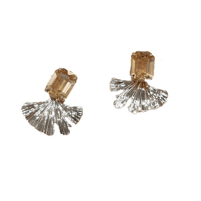 轻奢灵动扇形银杏叶耳钉