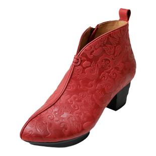 相伴真皮短靴女新款秋冬软底复古女靴复古民族风压花厚底粗跟靴子