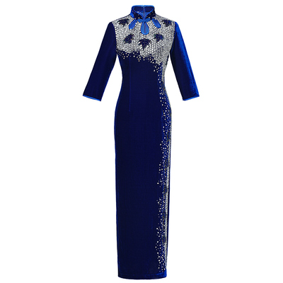 脱颖而出的复古风旗袍长款走秀