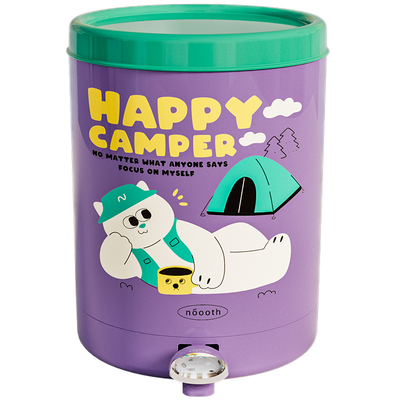 露营猫脚踩垃圾桶带盖