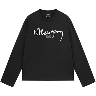 From Mars Walking towards your long-sleeved T-shirt