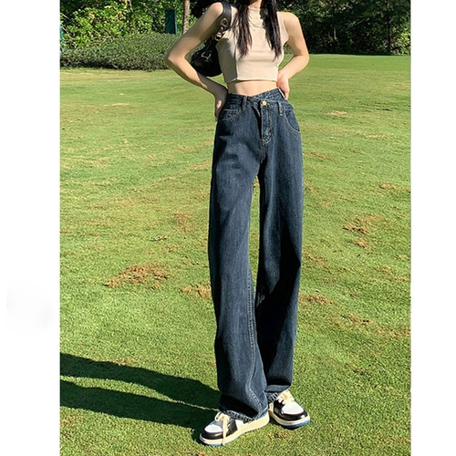 Синее подозрение хлопнуло шлюхой, и человек ругал шлюху, и прямая шлюха была утащина.