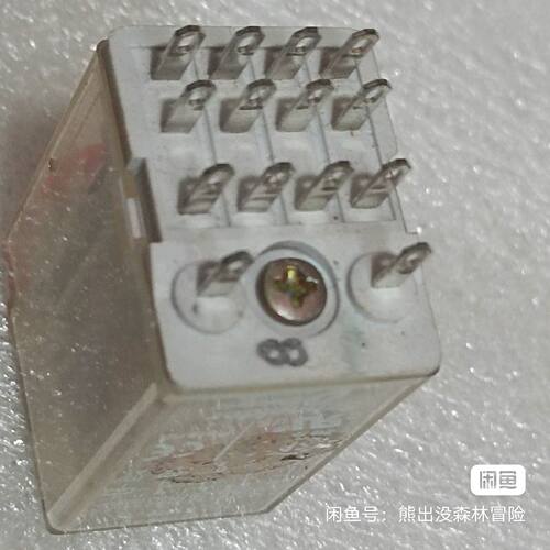 在线议价施耐德中间继电器RXL4A06B2P7 230V 两个，拆机