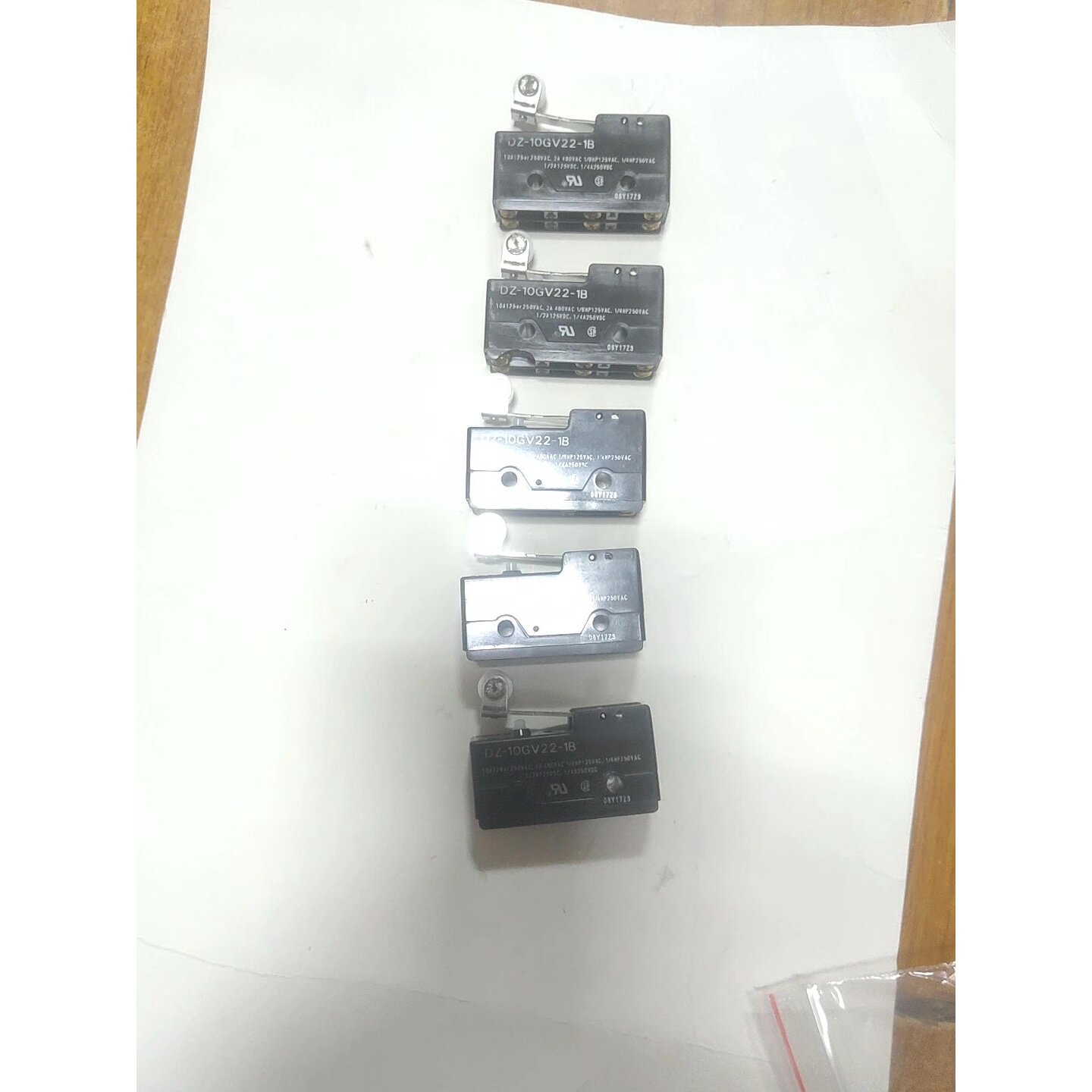 议价可维修欧姆龙微动开关DZ10GW221B5个打包出全