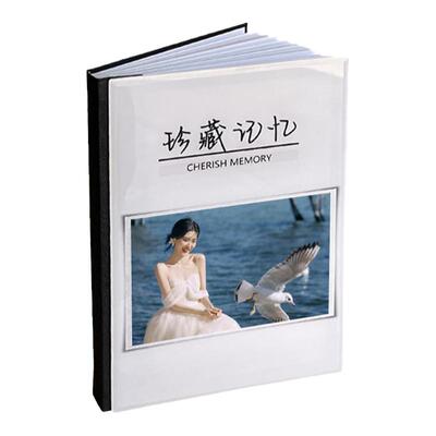 现代新女性洗照片做成相册