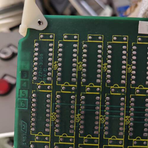 议价An Old-Style Electroc Circuit Board Is Produced Model 71