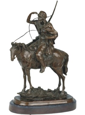 雕塑马背上的阿拉伯勇士猎人骑马
