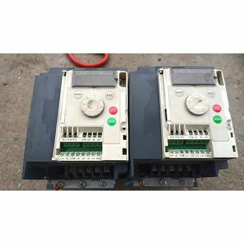 〔议价-可维修〕施耐德变频器1.5KW 两台 两相220V ATV12HU1