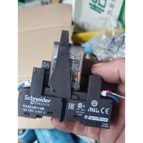 在线议价施耐德继电器RXM 48VDC，带底座RXZE2M114，拆