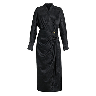 ZHUCHONGYUN2026春新款黑色暗纹酒红色绉纹围裹式褶皱缎面连衣裙