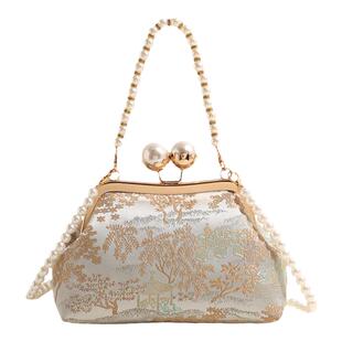 新中式国风刺绣包包女2025新款珍珠链条斜挎包超火小众手提口金包