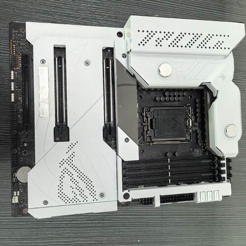 议价华硕ROG MAXIMUS Z690 FORMULA 玩家国维修