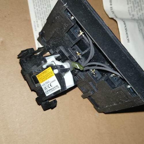 议价Mitsubishi Circuit Breaker Auxiliary Alarm Contact Alax-