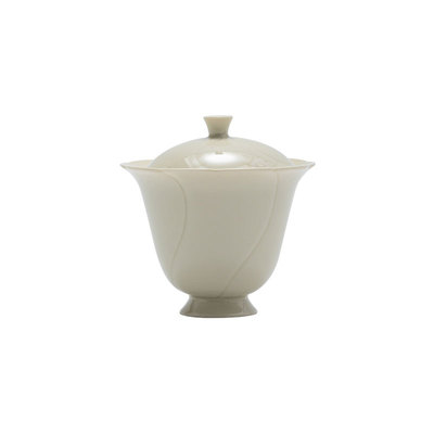 三点水定窑白陶瓷花口高足盖碗