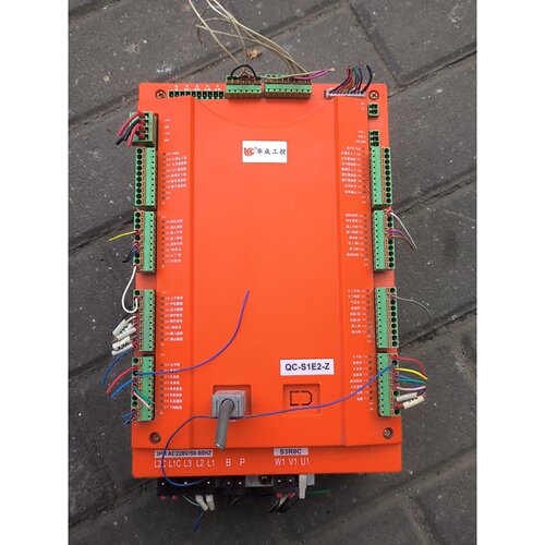 议价华成工控机械手控制器QCS1E2Z维修