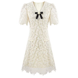 MISSCOCOON法式V领蕾丝绣花连衣裙可拆蝴蝶结米色公主裙夏新款