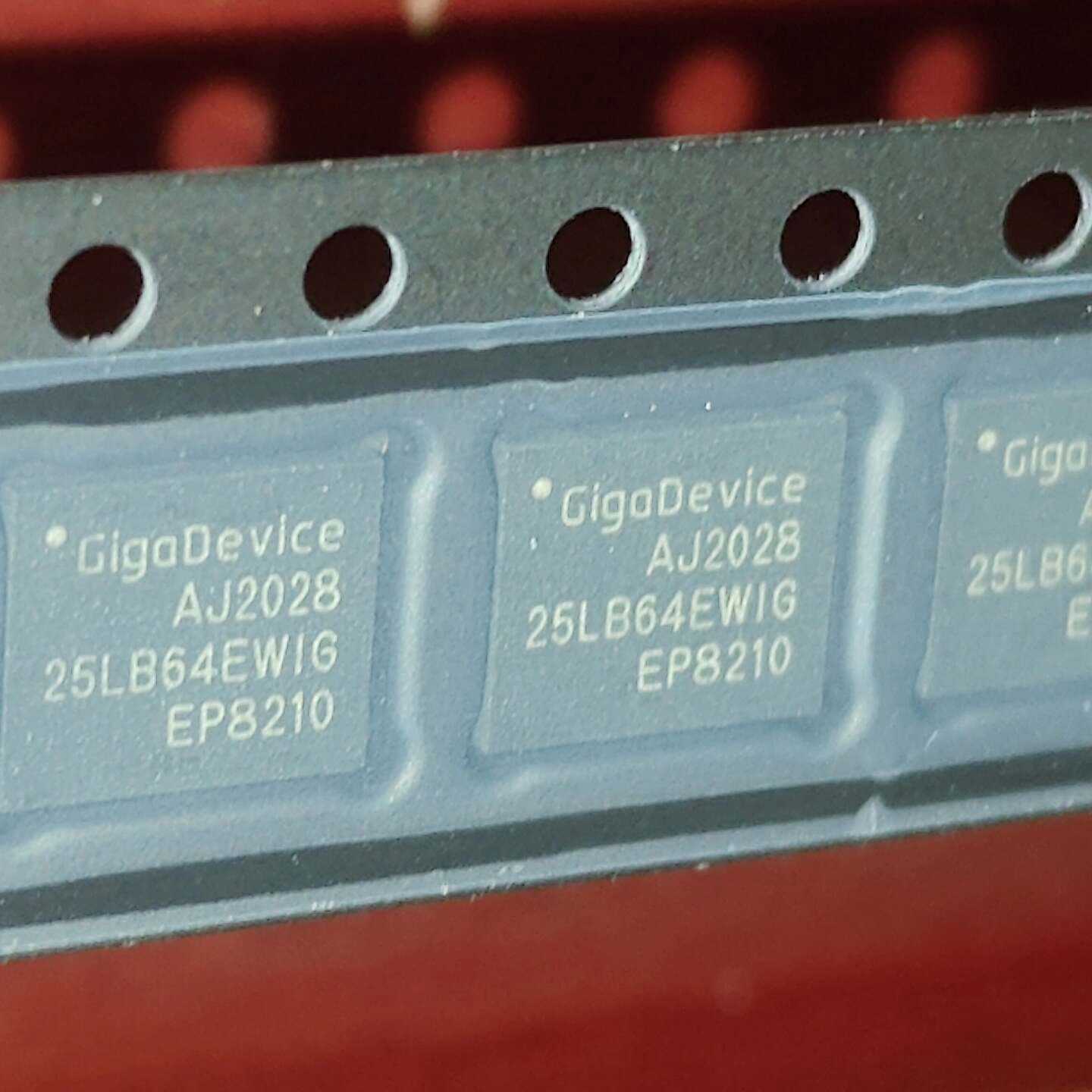 【议价-可维修】GD25LB64EWIGR /均有货 - 实物图